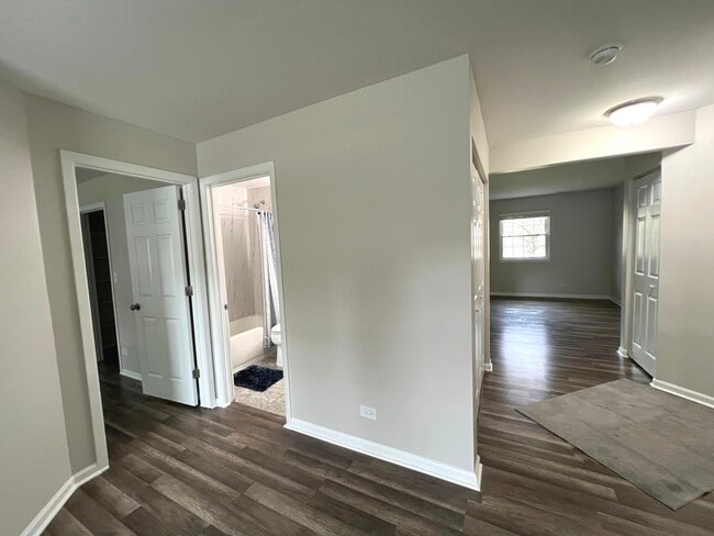 Building Photo - 546 E Shag Bark Ln