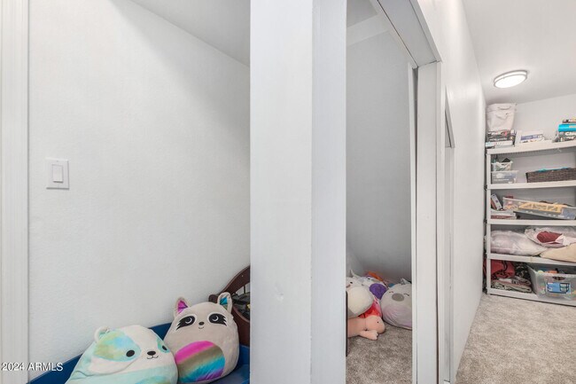 Building Photo - 321 E Aspen Way