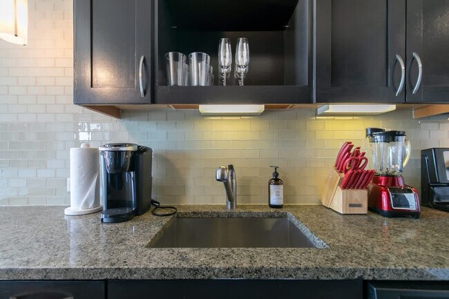 Building Photo - 101 Bowen St