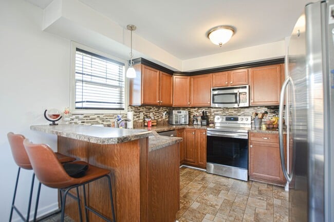 Building Photo - Pet Friendly Three Bedroom!