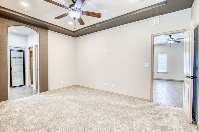 Building Photo - Beautiful 3 bed-2 baths with Casa Club/Gym...
