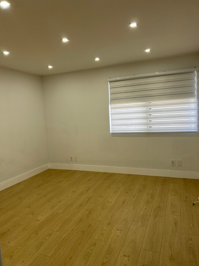 Building Photo - 15737 Sutton St