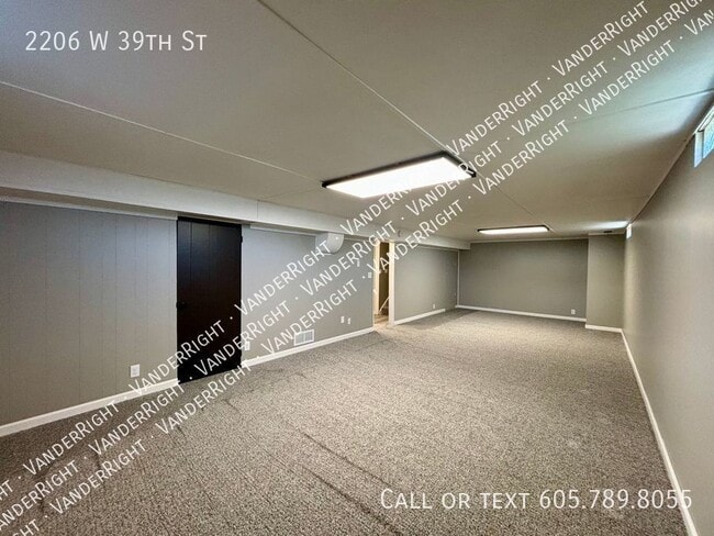Building Photo - 2206 W 39th St