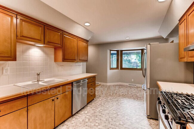 Building Photo - 220 Hopi Pl