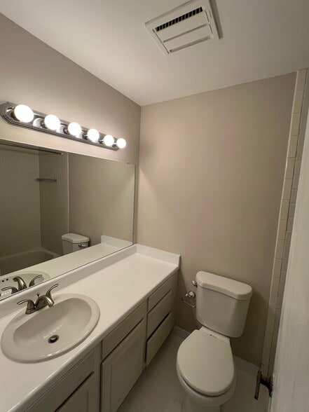 Building Photo - 18411 University Park Dr