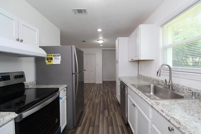 Building Photo - 6037 Syrcle Ave
