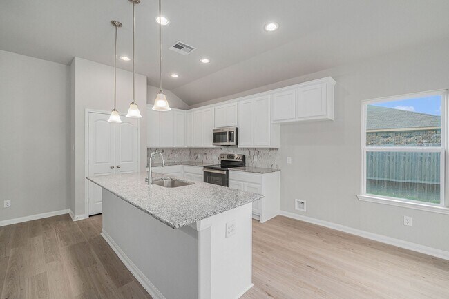 Building Photo - COMING JUNE 2026 LIKE NEW --- Stunning 4 bedroom home In Lake Conroe Hills