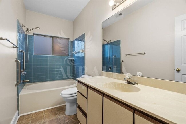 Building Photo - Sunpointe Condo #103