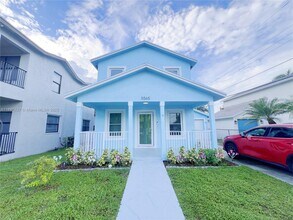 Building Photo - 5565 SW 43rd St
