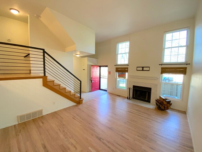 Building Photo - 2 Bedroom Townhome Available Near W Cheyenne Blvd & S Nevada Ave