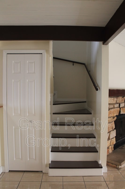 Building Photo - 440 Meadow Green Ln