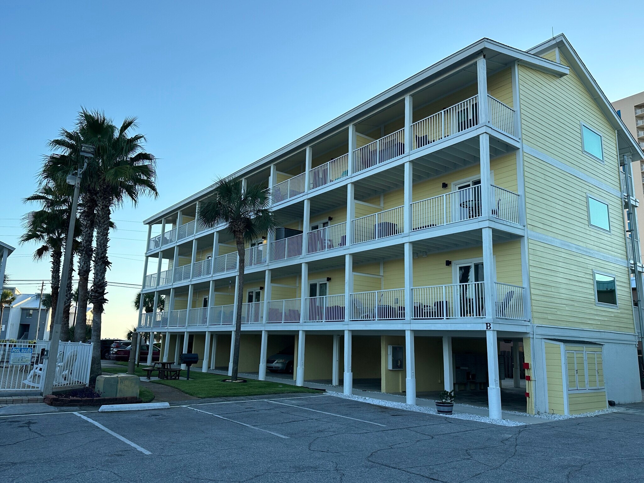 Building Photo - 17214 Front Beach Rd