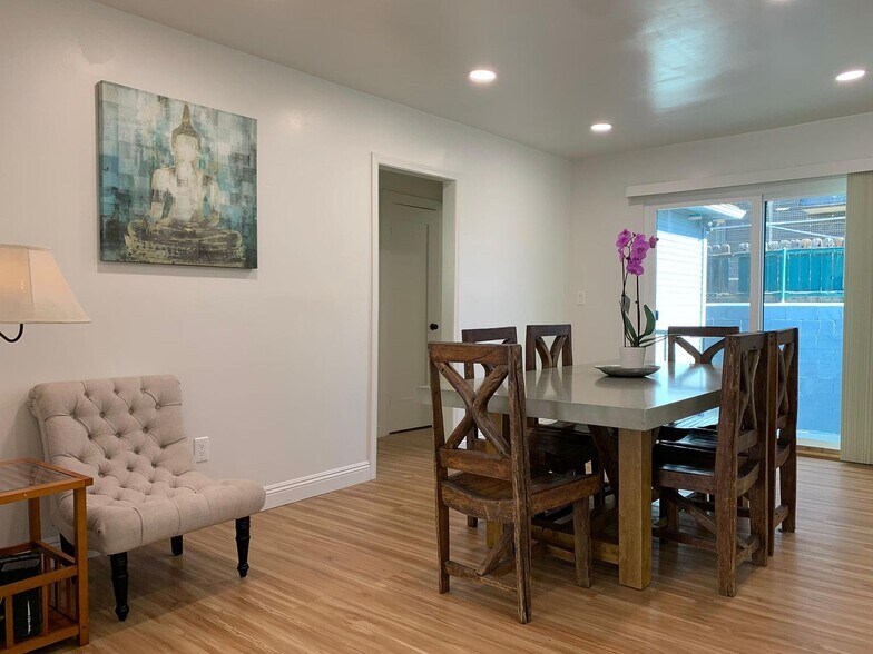 Building Photo - 540 N Harvard Blvd