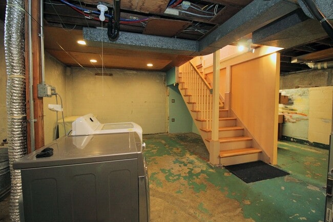 Building Photo - 2718 SE 58th Ave