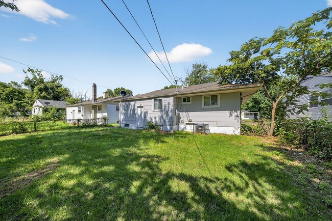 Building Photo - 10772 Spring Garden Dr