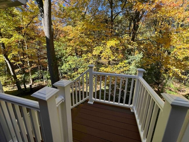 Building Photo - 9 Maple Ridge Dr