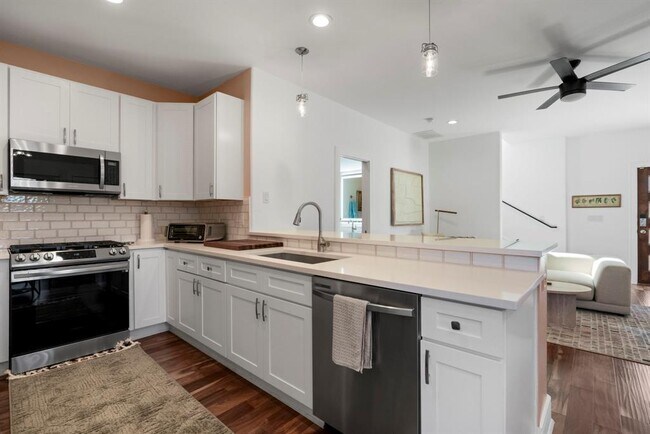 Building Photo - 1148 Webberville Rd