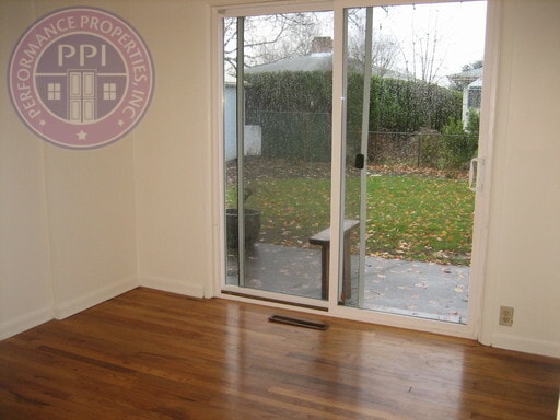 Building Photo - Pet Friendly South Tabor Home. Hardwood Floors! Huge Fenced back yard!  No Deposit With Rhino!