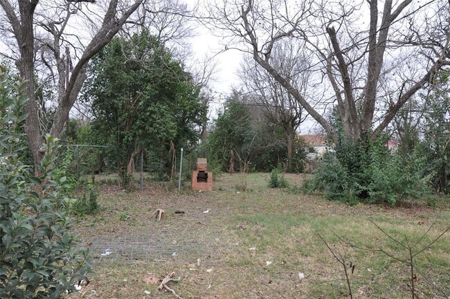 Building Photo - 1408 E Avenue D