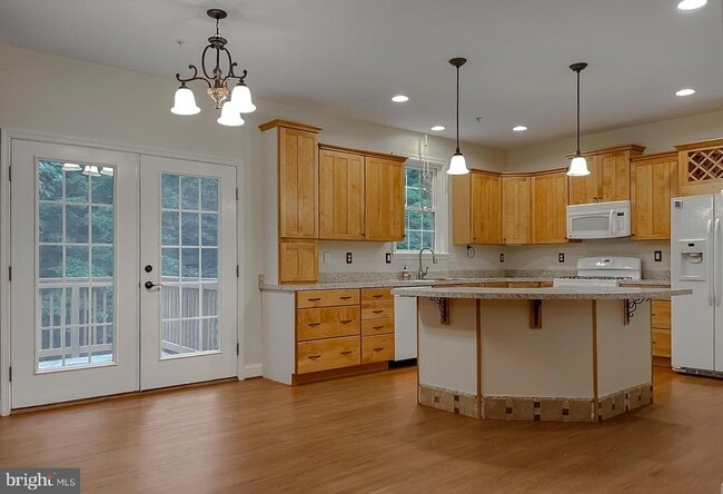 Building Photo - 46230 Sylvan Ct