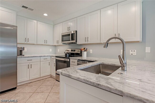 Building Photo - 22971 Rosedale Dr