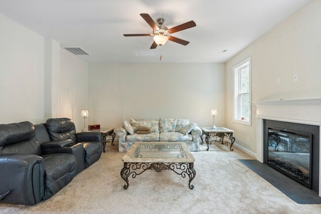 Building Photo - READY NOW! Spacious 5 bedroom w Bonus & 3.5 Bath Two Story Home on Cul-de-sac