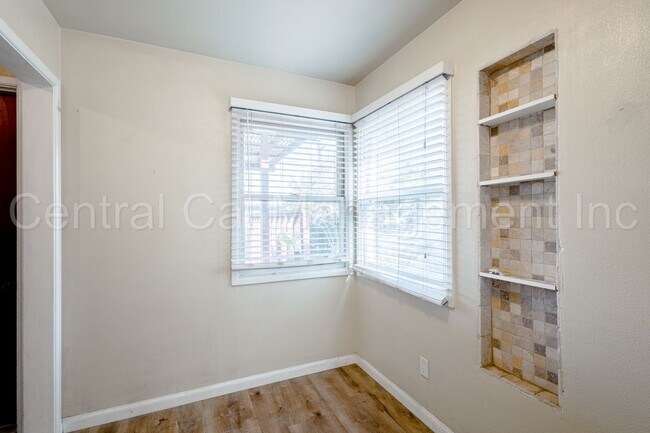 Building Photo - 3 Bedroom/1 Bath Home - $1995 Per Month!