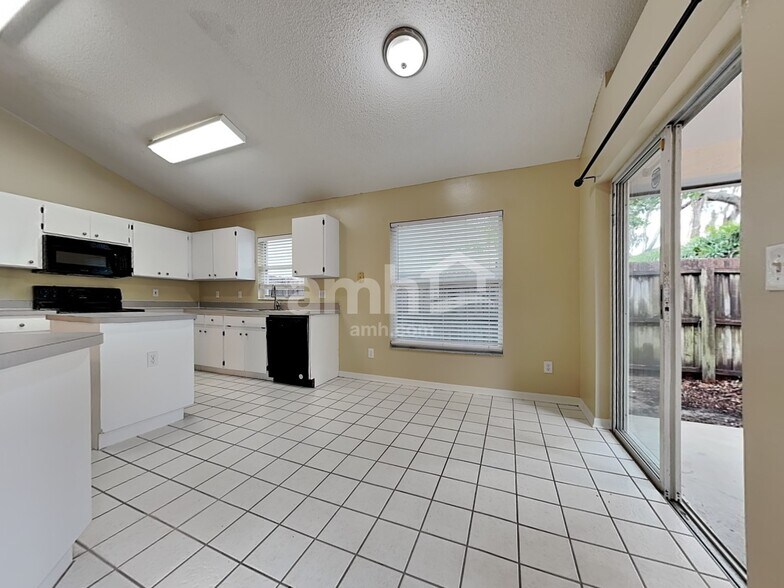 Building Photo - 2315 Kenwick Dr