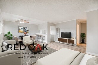 Building Photo - 15405 Vanowen St