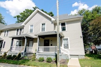Building Photo - Classic Remodeled Townhome in Windsor Park