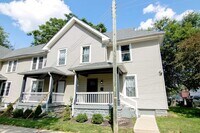 Building Photo - Classic Remodeled Townhome in Windsor Park