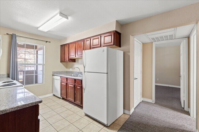Building Photo - Beautiful 1 Bedroom 1 Bath Condo - Move In...