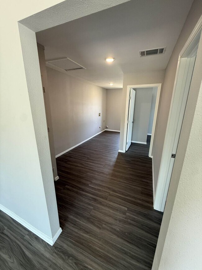 Building Photo - 6800 Bryonwood Dr