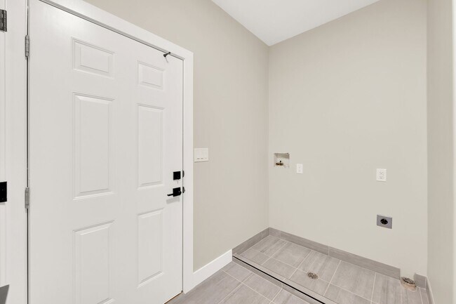 Building Photo - 4333 Park Hollow Ln