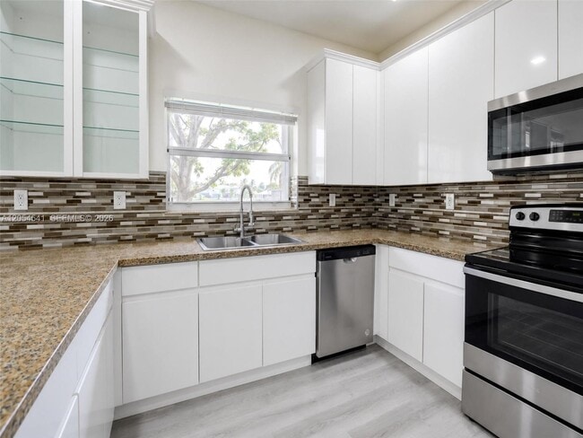Building Photo - 10956 NW 73rd St