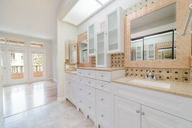 Building Photo - 3547 Cameo Dr