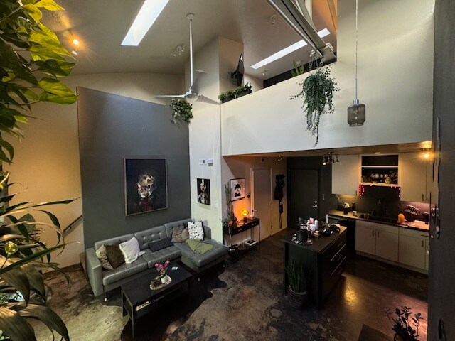 Building Photo - 440 W 900 S