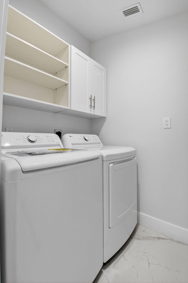 Building Photo - 6545 Las Flores Dr
