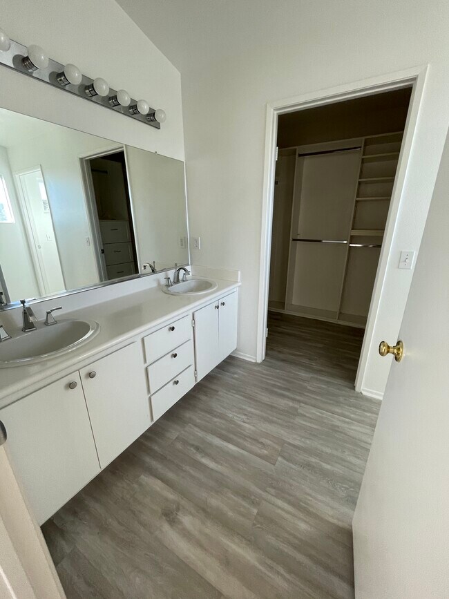 Building Photo - 12110 Via Santa Rosa