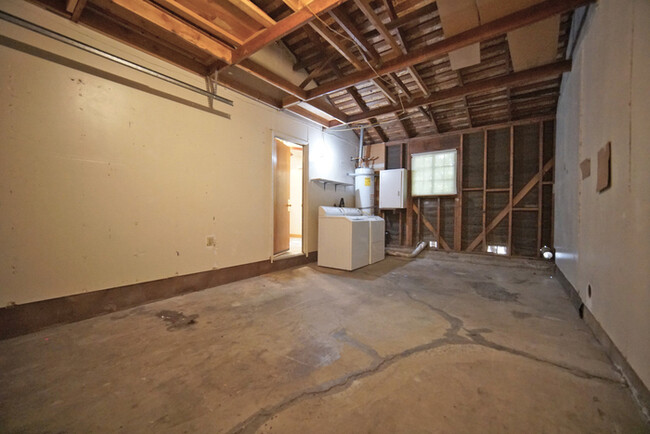 Building Photo - Charming 2-bedroom 1-bathroom in Carmichael!