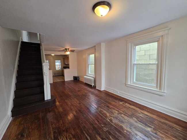 Building Photo - 808 E Morton St