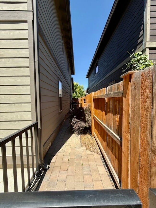 Building Photo - Lovely 3 Bedroom home in Mirada neighborho...
