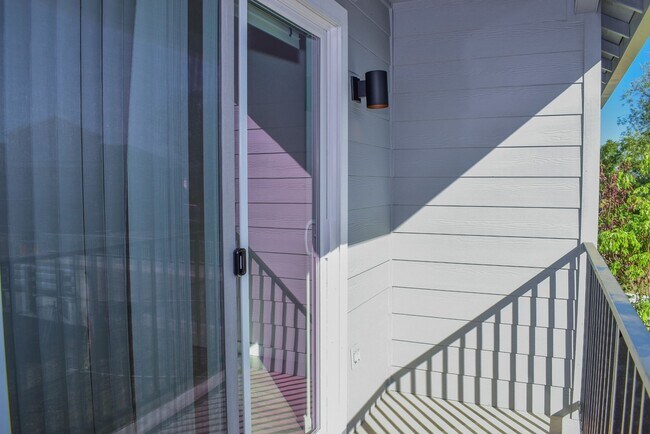 Building Photo - 1993 Sky Park Dr