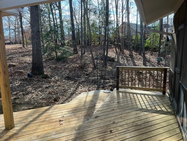 Building Photo - 303 Lake Pointe Dr