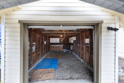 Building Photo - Charming & Updated Home with Garage