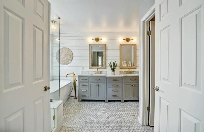 Building Photo - 539 Zenith Ridge Dr