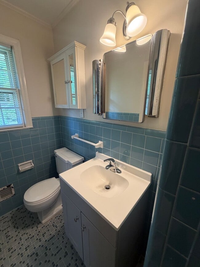 Building Photo - 215 Lesesne Dr