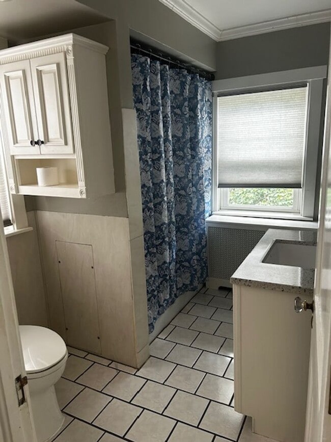 Building Photo - Welcome to 209 Amherst! Charming single-family home located in Wilson School district