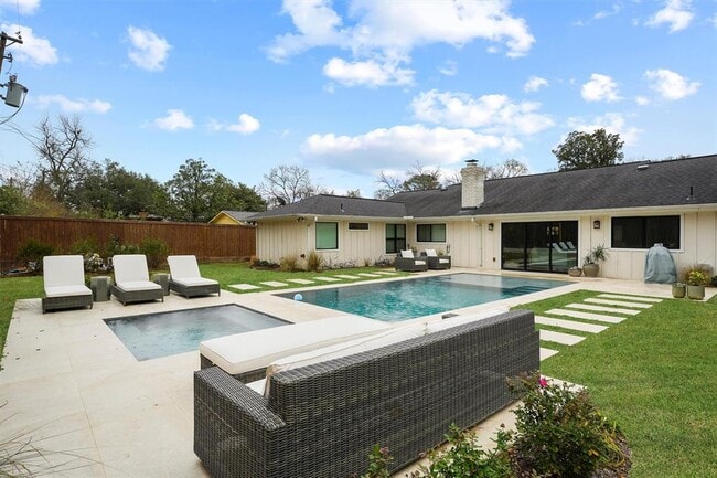 Building Photo - 9142 Bronco Dr
