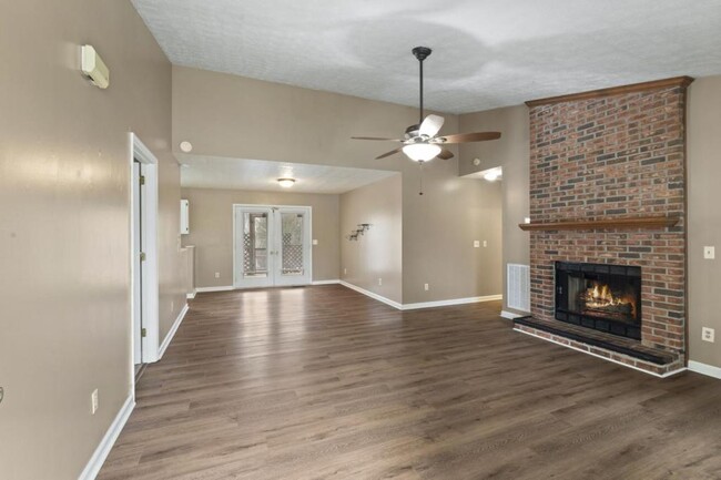 Building Photo - 709 Sandburg Pl